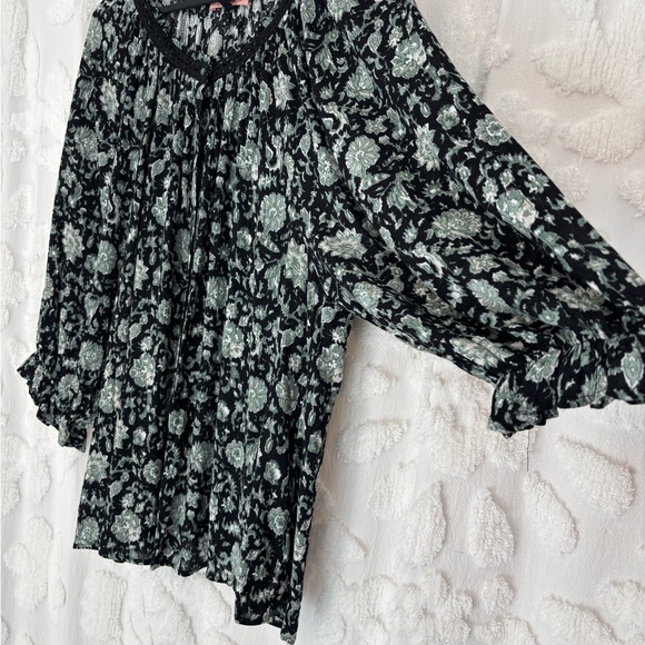 East Adeline Floral Women's Blouse 2X - Picture 2 of 6